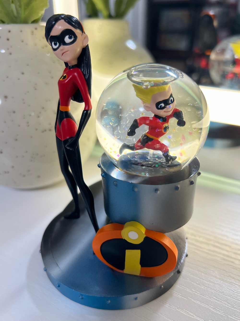 Walt Disney World The Incredibles Snow Globe Violet and Dash